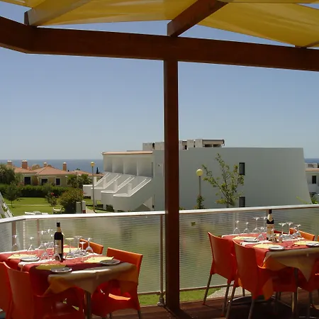 Quinta Figueirinhas & Quintinha Village 3*